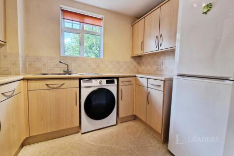 Pluto Road, Eastleigh, Hampshire, SO50 photo 4