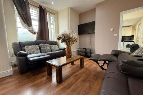 Well-presented living room with comfortable lea...
