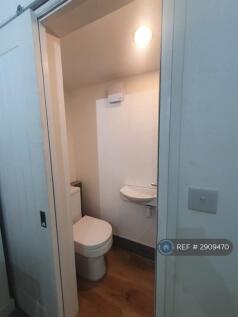Ruxley Close, Epsom, KT19 photo 4