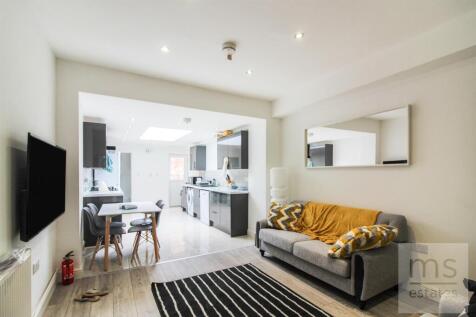 5-bed terraced on £135pppw Harley Street, Lenton, Nottingham, £2,925/mo