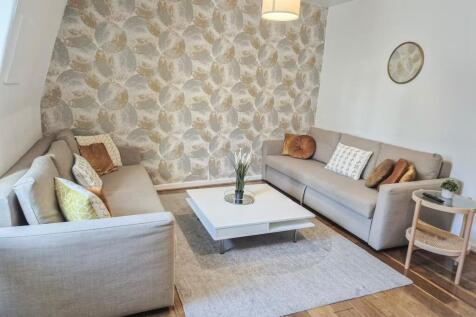 One Bedroom Flat to Let on Oxford Street