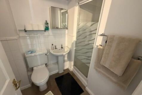 SHOWER ROOM.jpg