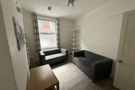 Priory Street / 4 Bedroom / Student Home / NG7 2NX photo 4