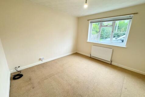 Kempshott Lane, Basingstoke, RG22 photo 5