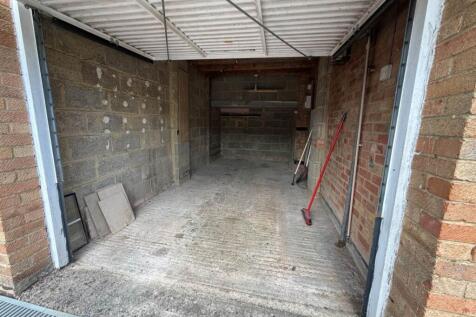 GARAGE WITH LIGHTING