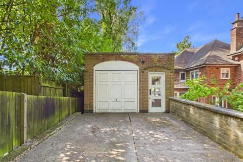 Garage/Driveway