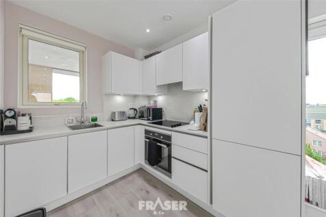 London, NW9 - property photo