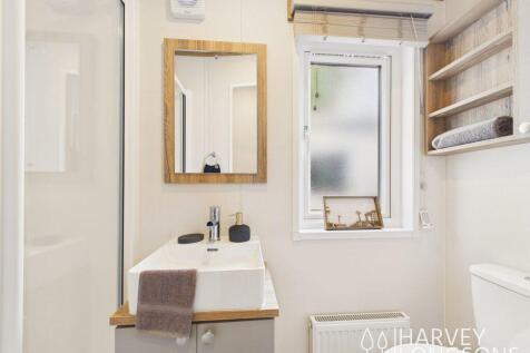 Bathroom with Shower in the Regal Hemsworth Holida