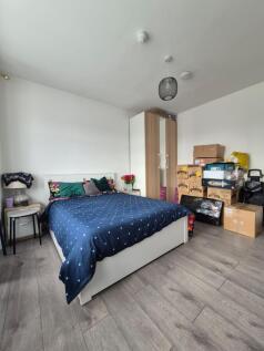 A newly refurbished studio flat in palmers green