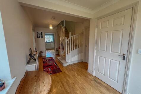 123 Fairways Drive -02.jpg