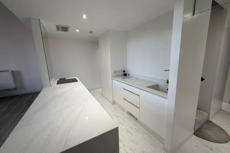 The Collegiate, Shaw Street L6 photo 2