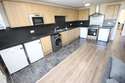 6-bed flat on Lawrence Road, Liverpool, £520/mo