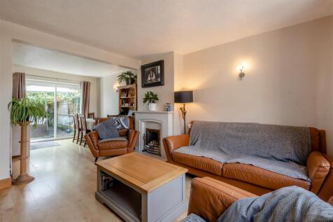 Lounge/Dining Area