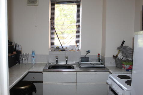 Latimer Drive, Hornchurch, Havering photo 4