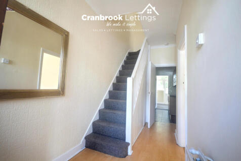 3 bed terraced house to rent Chadwell Heath Lane,