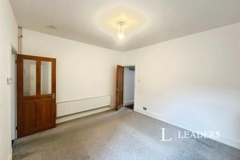 Stoughton Road, Oadby, LE2 photo 5
