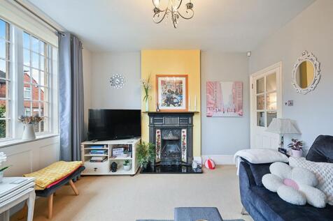 Ewell Court Grove, West Street KT17 1UX