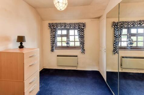 Whiston Cottage-bed3.jpg