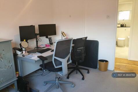 Bedroom 2/ Office