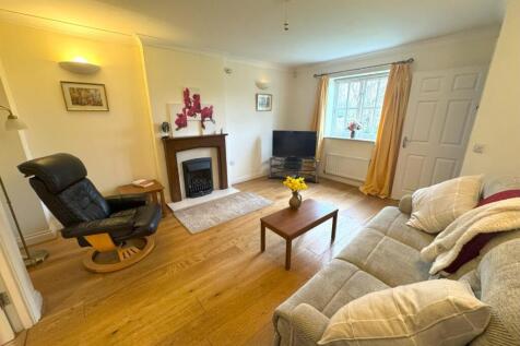 Living room pic 1.jpg