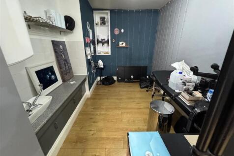 Commercial Property to rent Image 3