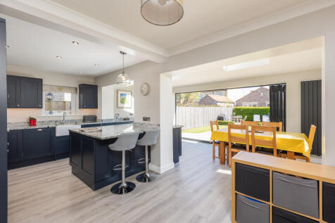 Beckett Close 2 Kitchen Diner-1