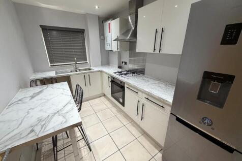 1 george court kitchen.jpg