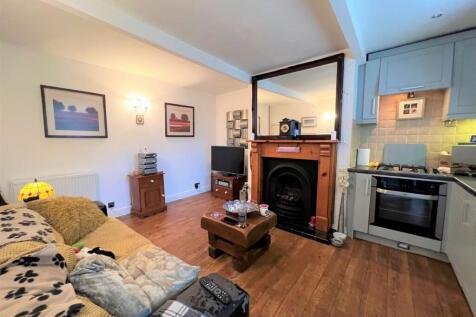 OPEN PLAN LIVING/KITCHEN