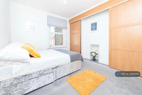 Clarendon Road, London, SW19 photo 5