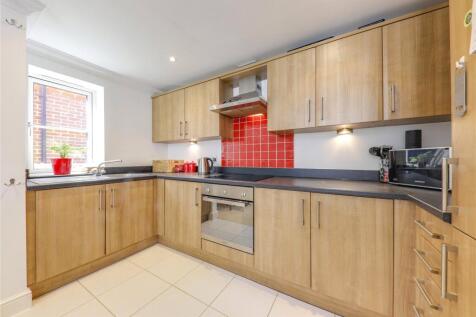 Mallard Place, Farnborough, Hampshire, GU14 photo 3