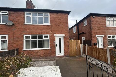 3-bed semi-detached on Eva Street, Leigh, Wigan, £1,150/mo