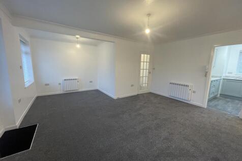 Damery Court, Bramhall photo 3