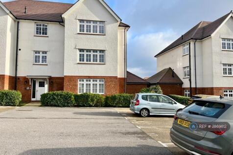 Top Floor Apartment With Car Parking Space 11