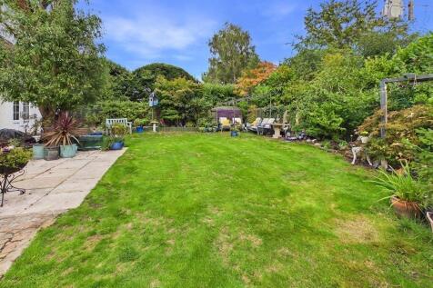 SECLUDED REAR GARDEN