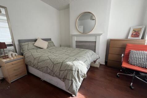Kirkby Street // 3 BED & 3 BATH // May 2027 photo 2