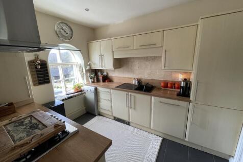 P2757 Kitchen Area.JPG