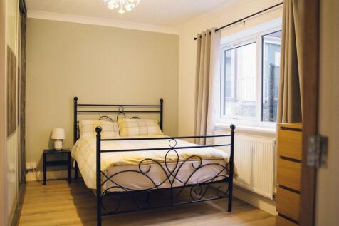 Ystafell Wely 2 / Bedroom 2