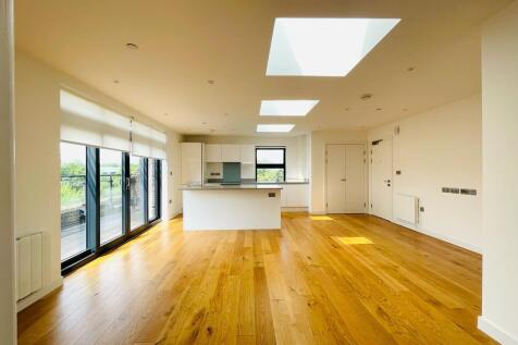 Living room pic 1.jpg