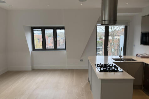 2 bed flat to rent Green Lane, London NW4