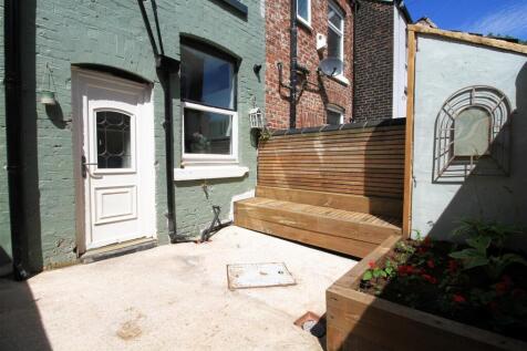 Rear Yard..jpg