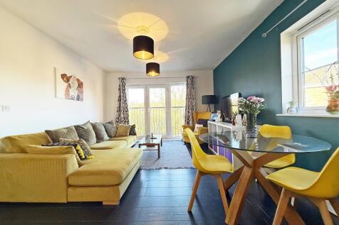 L-shaped entrance hallway