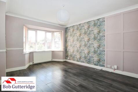 BAY-FRONTED LOUNGE