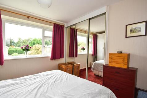 11 Quendale - Bedroom 1.jpg