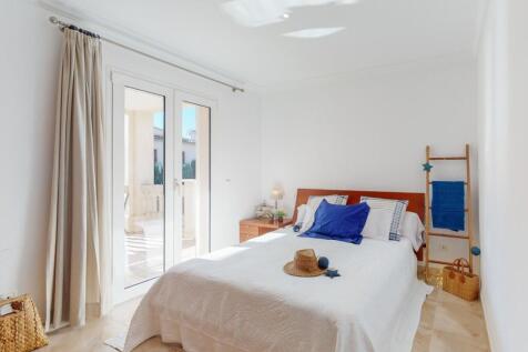 12. Bedroom 01 (Larg