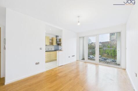 Open Plan Living with Balcony