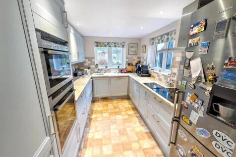 Kitchen 1 new.jpg