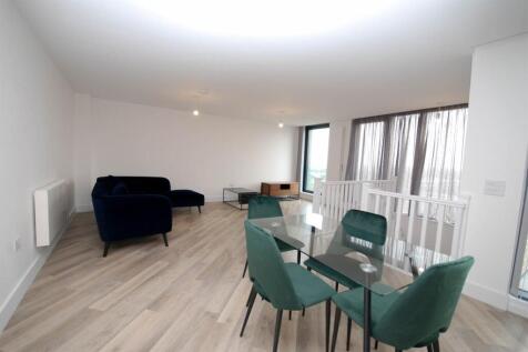 Lounge/Dining Area 
