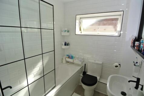 Bathroom.JPG