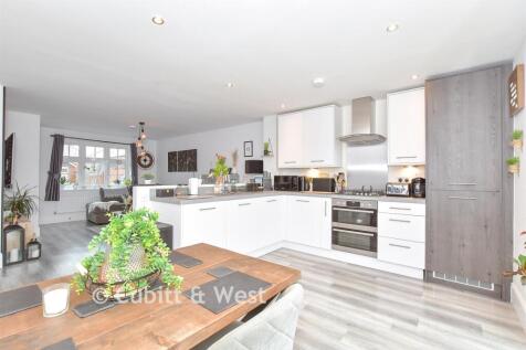 Lounge/ Kitchen