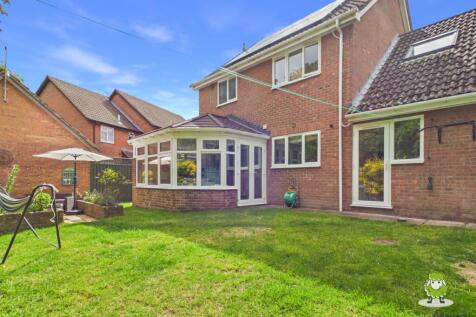 EweMove Estate Agents Basingstoke - Worcester Aven